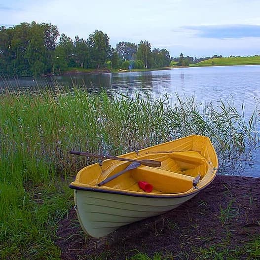 Boating at Graces Resort